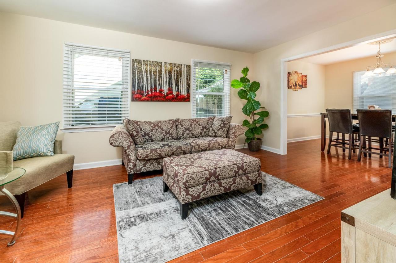 שרלוט Centrally Located Spacious Abode מראה חיצוני תמונה